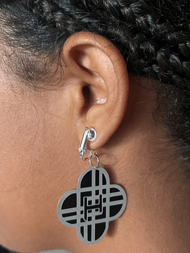 Boucles oreilles Huntrix  en métal