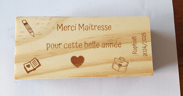 Brosse de tableau en bois personnalisée Merci  maitresse , maitre,...