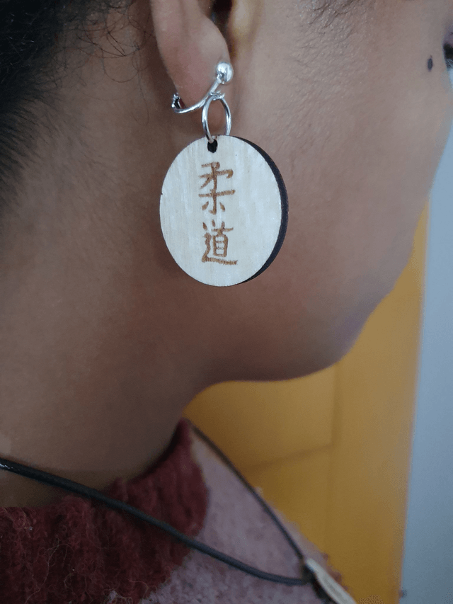 Boucles oreilles en bois idéogramme judo